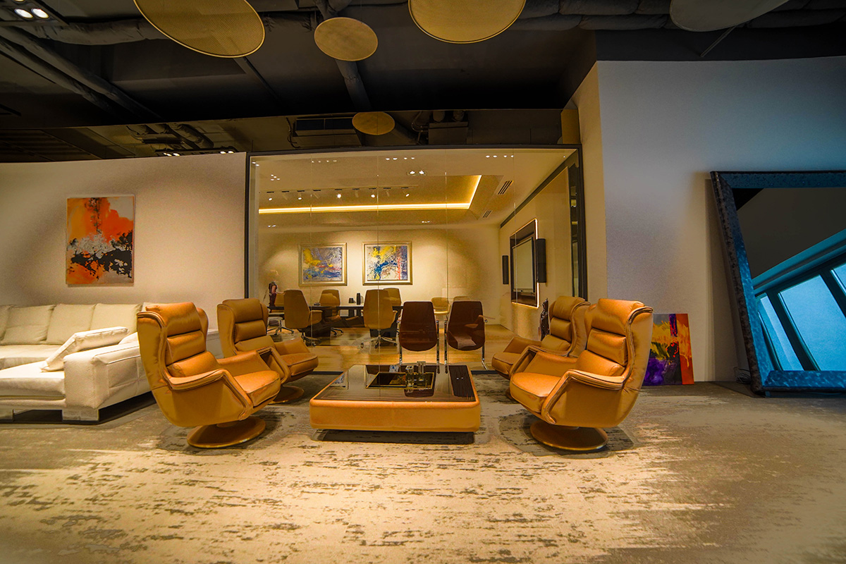 Living room modern cu mobilier contemporan