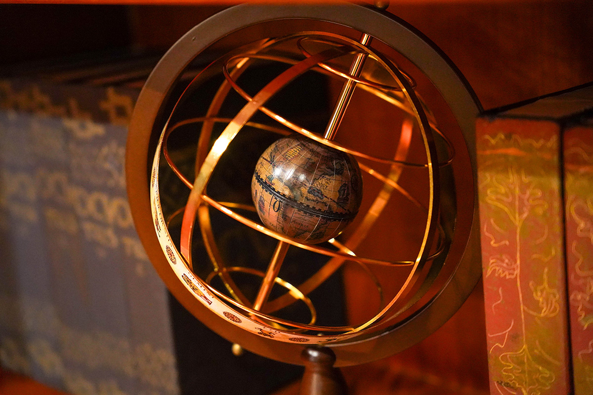 Dormitor cu design clasic și mobilier elegant